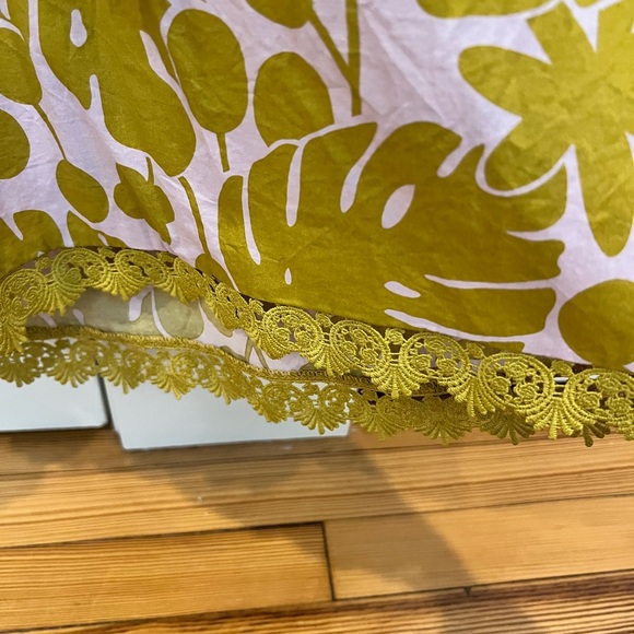 SUNDANCE - women’s size medium top - Picture 4 of 5